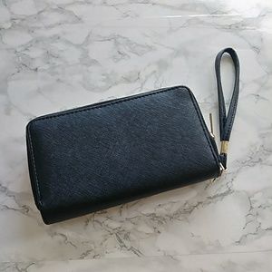 Bloggers Favorite Black Clutch Wallet Organization